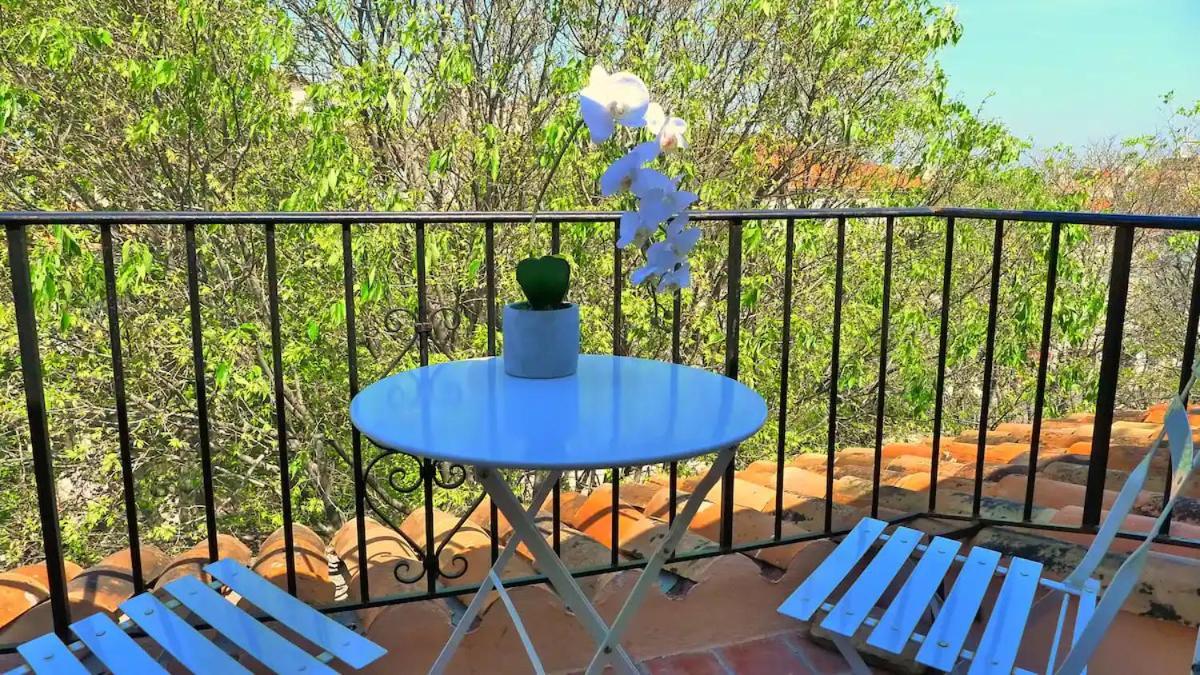 Freshly Tastefully Renovated Apartments In Heart Of Old Αντίμπ Εξωτερικό φωτογραφία