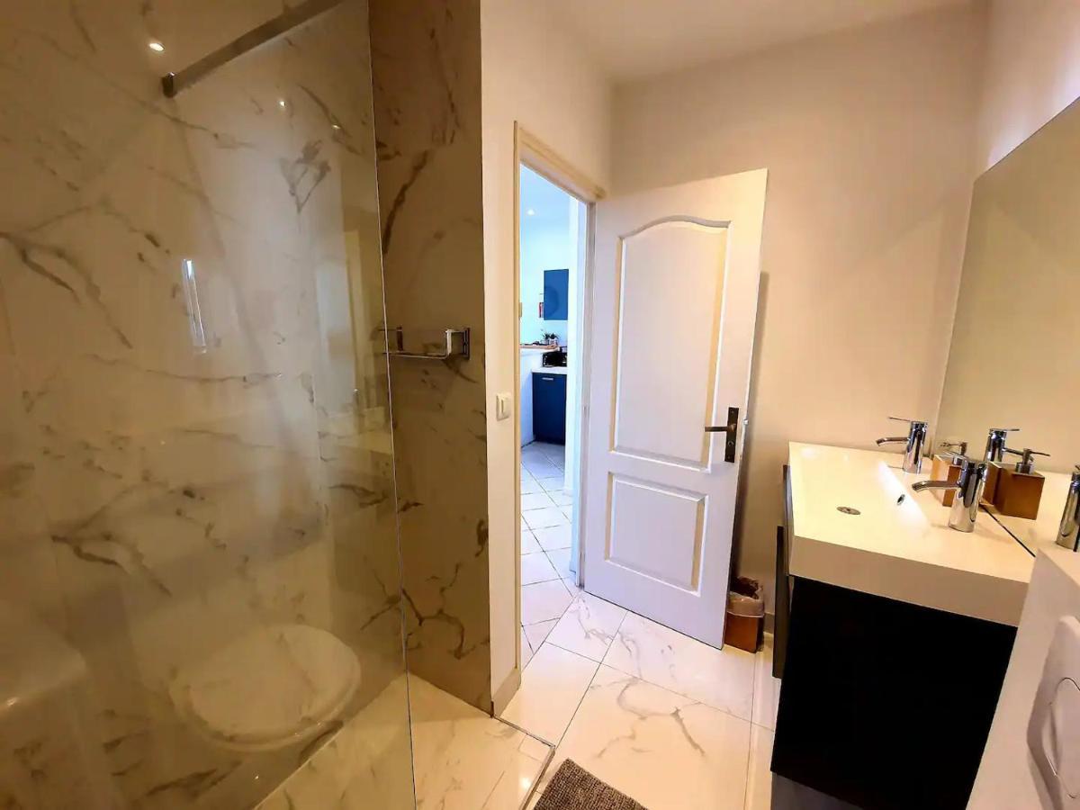Freshly Tastefully Renovated Apartments In Heart Of Old Αντίμπ Εξωτερικό φωτογραφία