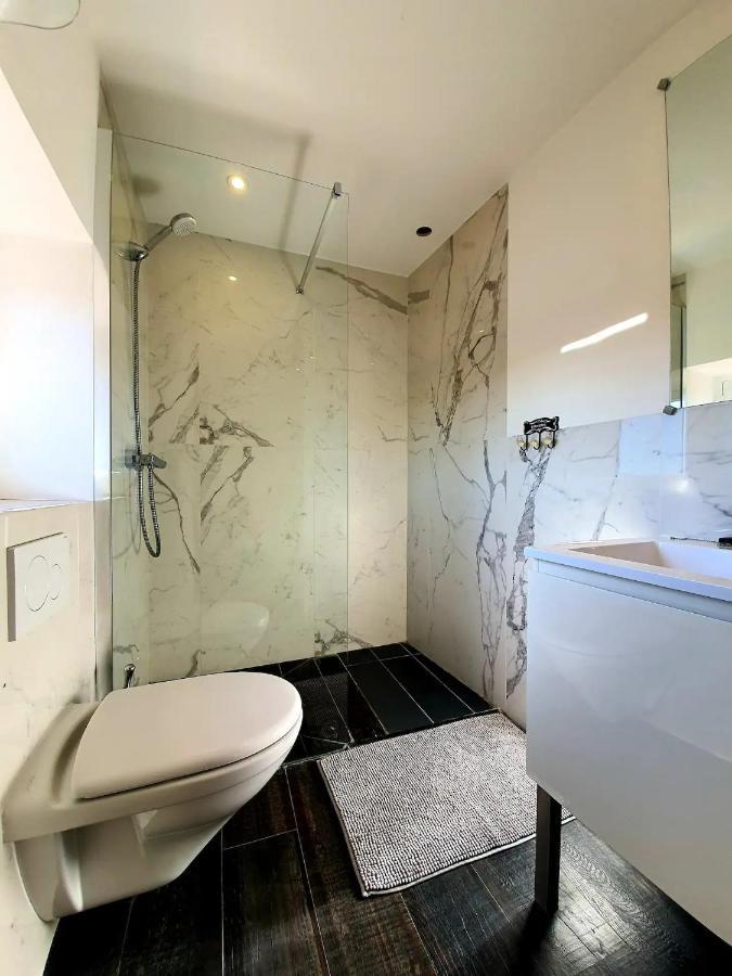 Freshly Tastefully Renovated Apartments In Heart Of Old Αντίμπ Εξωτερικό φωτογραφία